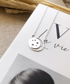 colar o ceu a noite em cima de livro