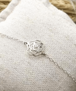 pulseira rosa recortes em prata 925 em almofada branca