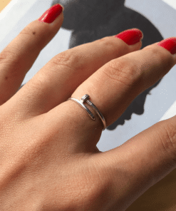 anel prego em modelo