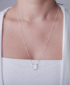 Alternative view of Escapulário Ágata Negra e Madrepérola