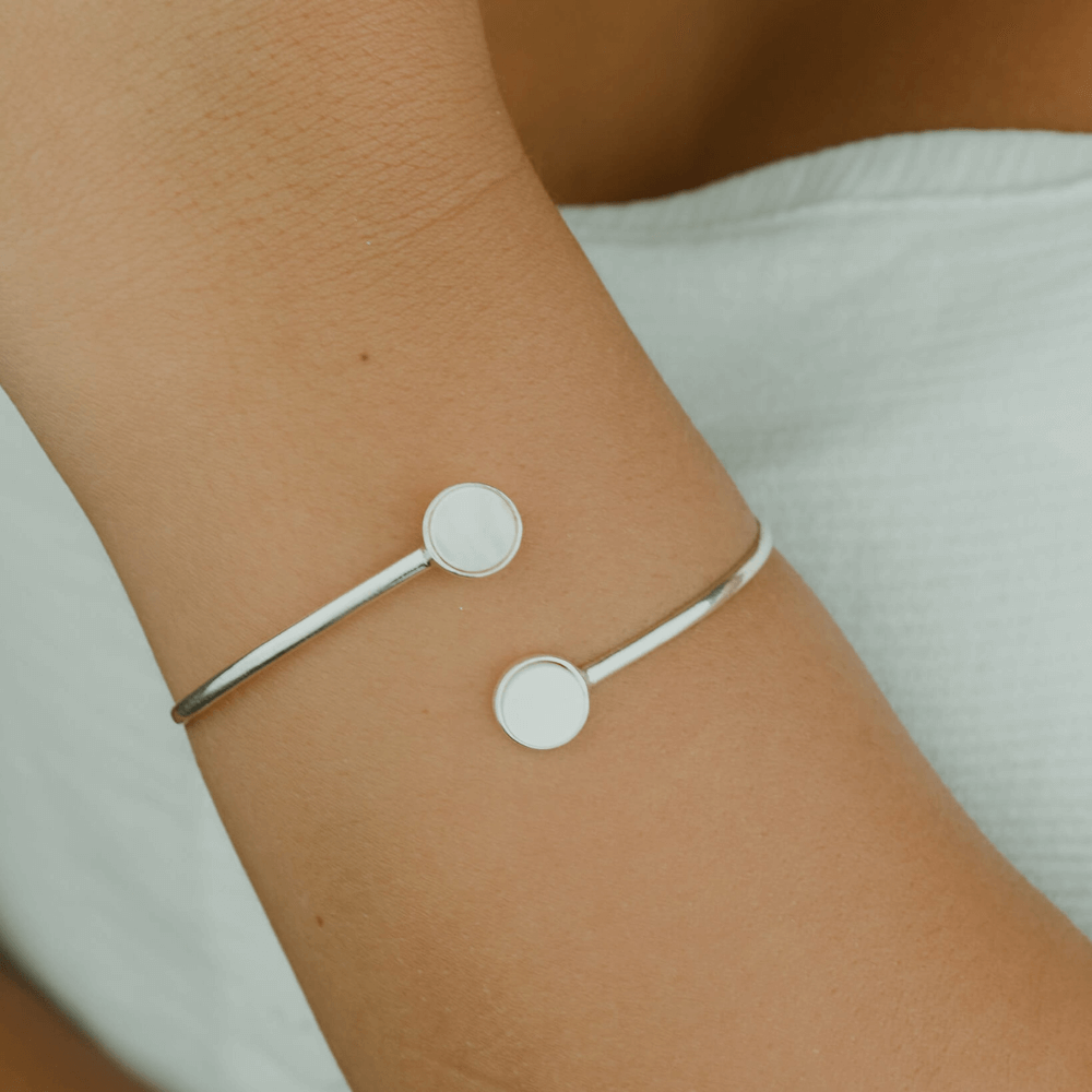 bracelete madreperola em modelo