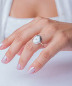 Anel Bola de prata 925 em modelo