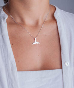 Modelo feminina com o Colar Rabo de Sereia