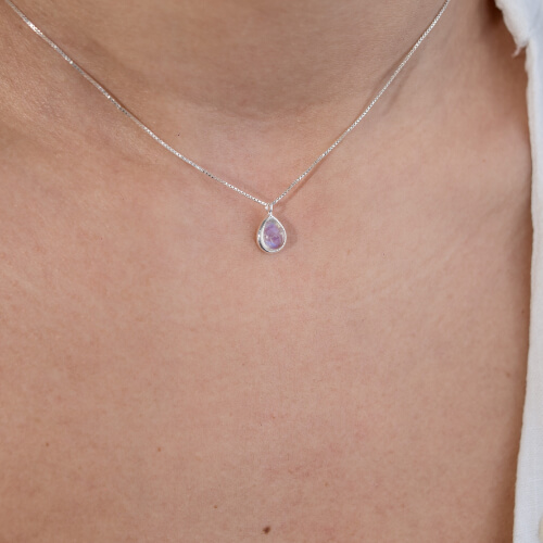 Modelo Feminina usando Choker Pedra da Lua Oval em prata 925